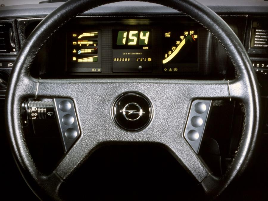 Opel Monza 1982 года  (фото 6 из 11)